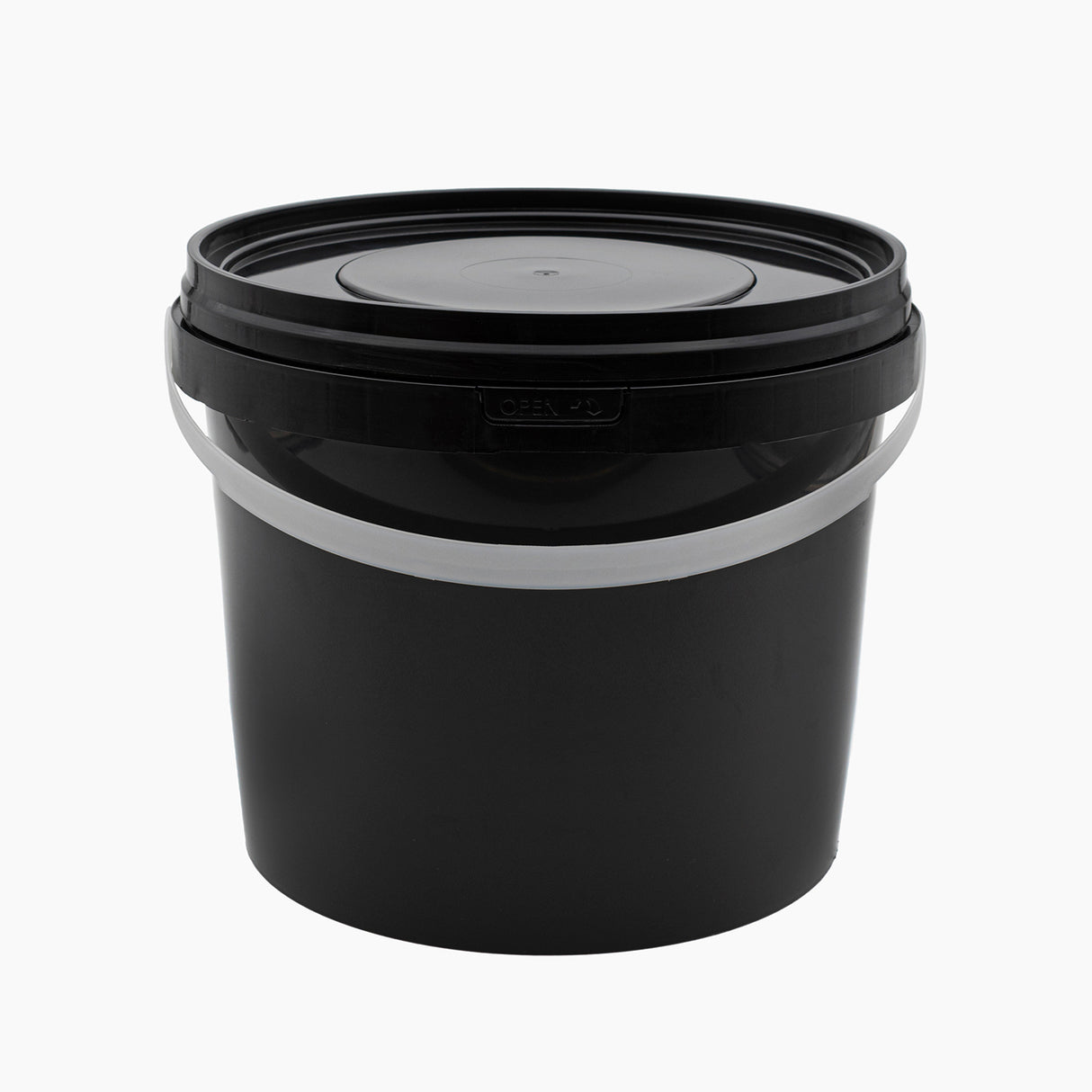 Black plastic bucket with lid – 10L size