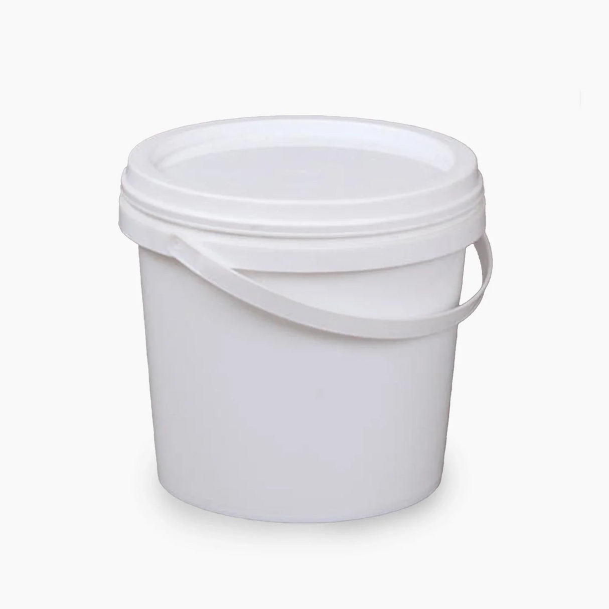 White plastic bucket with lid – 5L size