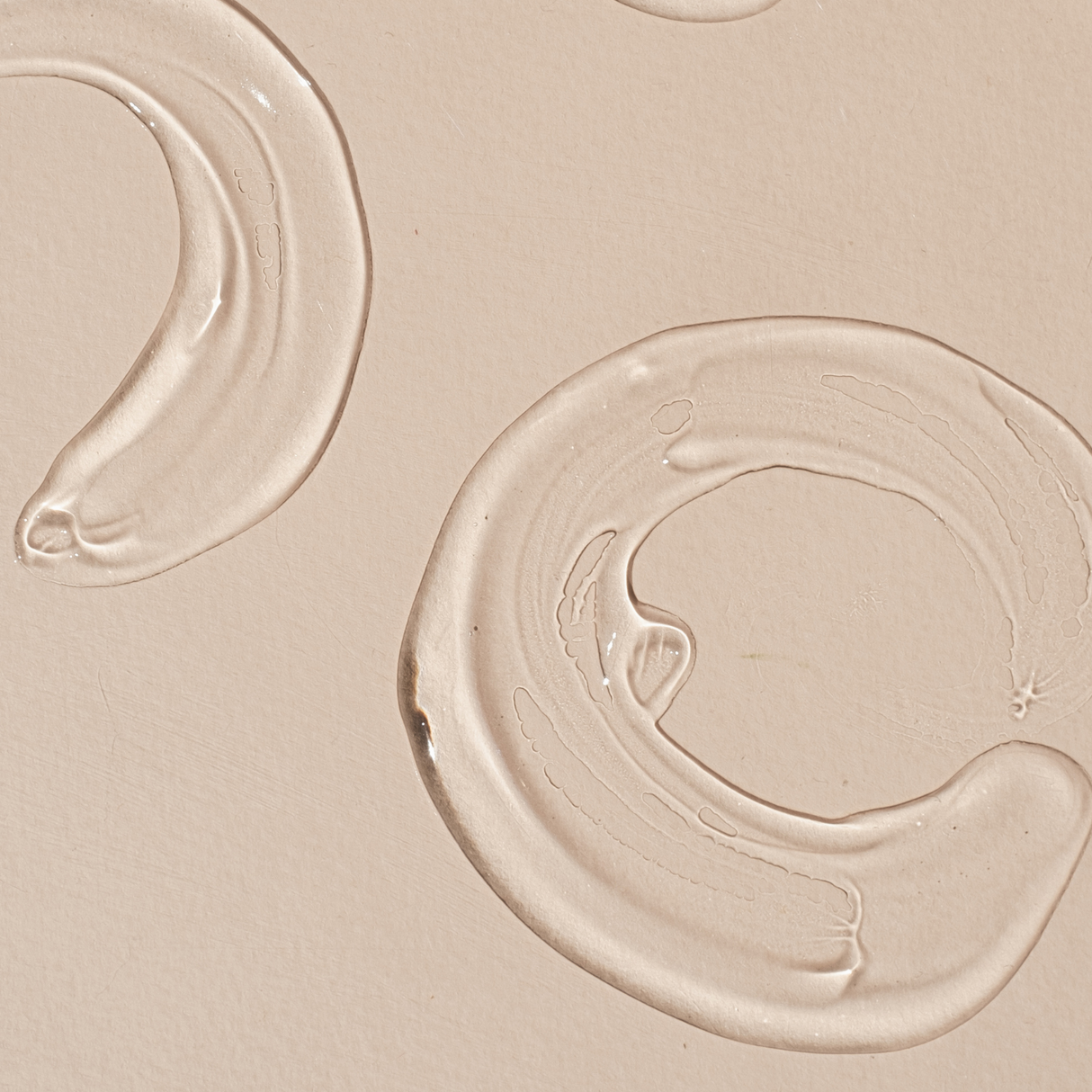 Close-up of Brightpack Clear Shampoo – A gentle yet powerful cleansing formula that removes oil, dirt, and product buildup while nourishing the scalp. Close-up of Brightpack Clear Shampoo #35 showing transparent liquid texture