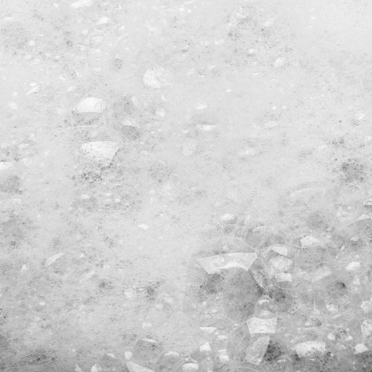 Close-Up of Foam Bath Texture – A rich, silky liquid formula designed to create a luxurious, long-lasting foam, leaving skin soft, refreshed, and nourished after every soak. Close-up of Brightpack Luxury Foam Bath #33 showing fresh bubbles forming