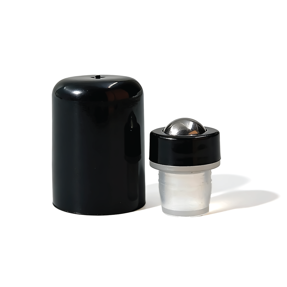 Black 18 mm roller ball with cap for cosmetic bottles, ideal for perfumes, essential oils and liquid skincare applications